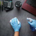 Profesjonalne czyszczenie i dezynfekcja Gdynia - dokładne sprzątanie powierzchni biurowej
